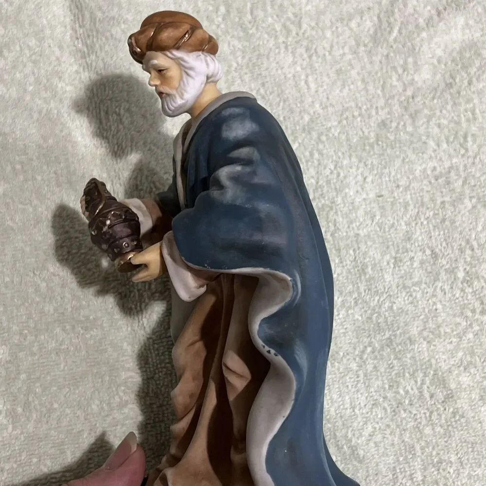 Vintage Unidentified Porcelain 2 WISE MEN Nativity Replacement Pieces Porcelain